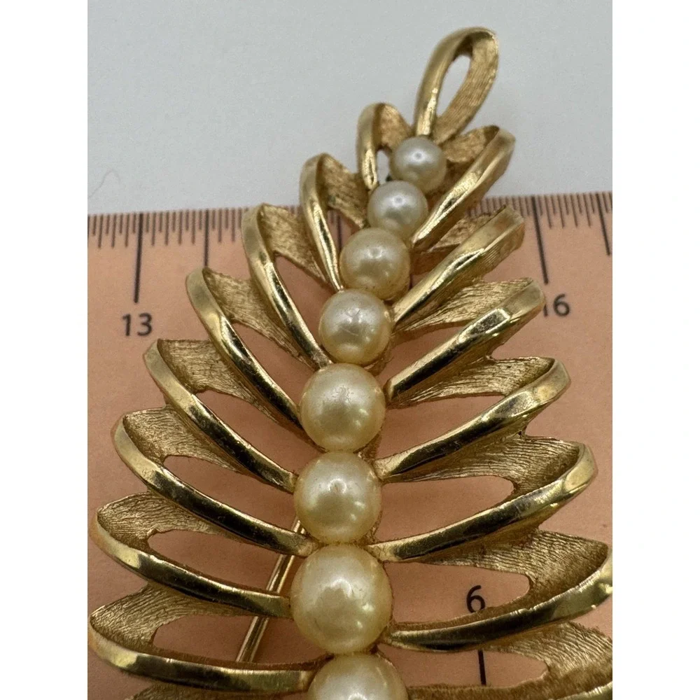 Trifari Vintage Gold‎ Tone Faux Pearl Leaf Brooch Textured Fern Pin Designer